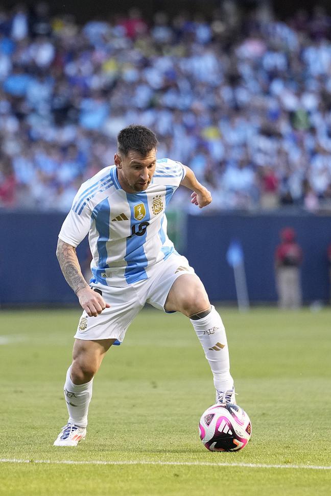 尤尔曼德：我们踢得非常好；弗莱肯的扑救改变了比赛局势