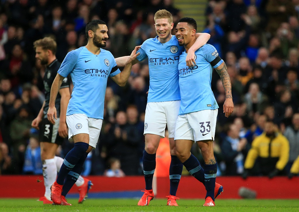 埃梅里：法国队每个位置的竞争都很激烈，我现在心态更平稳了（埃梅里：法国队各位置竞争白热化，如今我心态更从容）