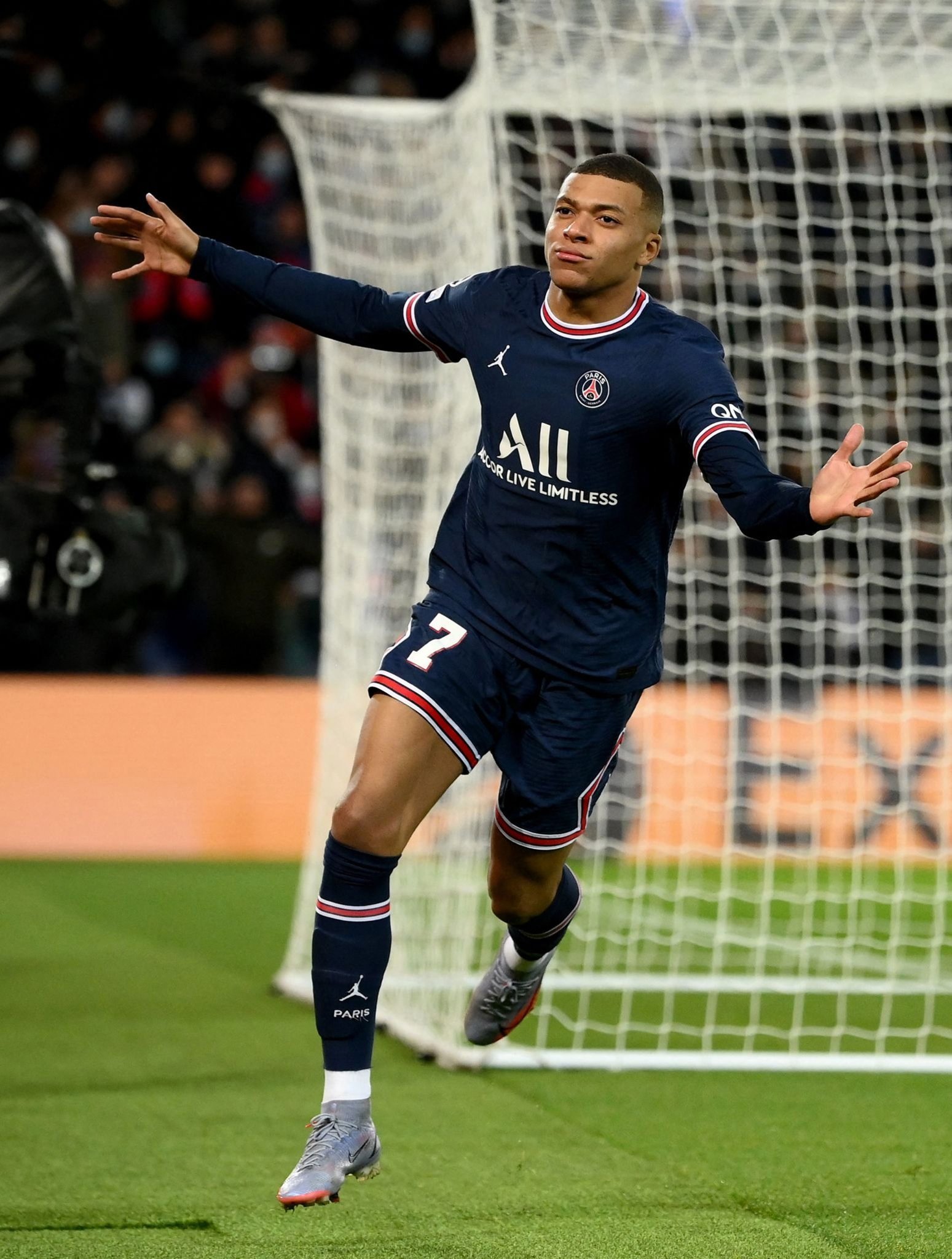 2025／26赛季英超：英超11月最佳全揭晓，四大奖项花落谁家（2025／26英超11月最佳出炉：四大奖项归属公布）