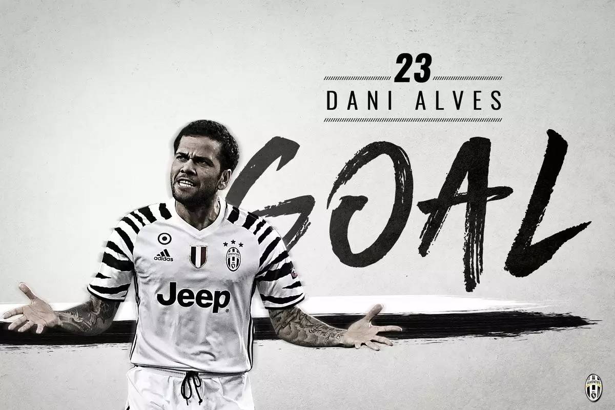 AC米兰主场3-2逆转都灵，40岁魔笛全场发挥，助力球队重返榜首，展现强大实力与斗志。