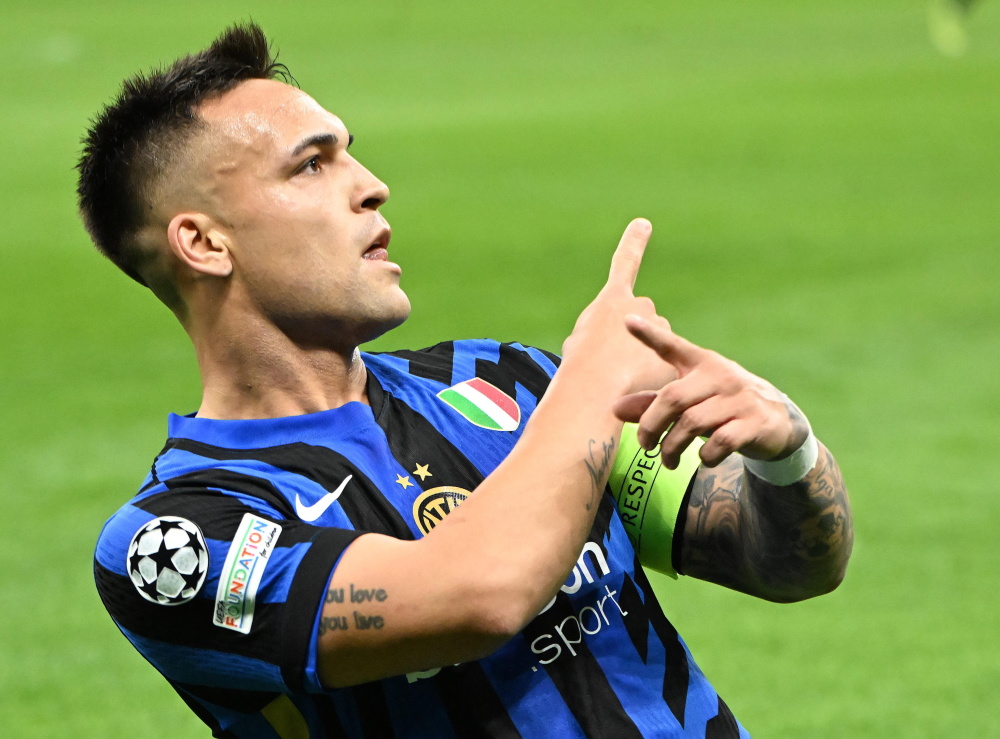 传记作者：莱万年少时常因身材自卑；他与渣叔的关系起初不好