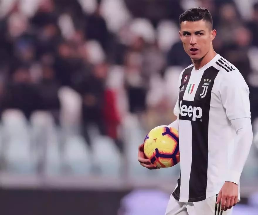 德甲半场：洛孔加破僵，拉尔森扳平，汉堡1-1法兰克福（德甲半场战报：洛孔加先开纪录，拉尔森扳平，汉堡暂1-1法兰克福）