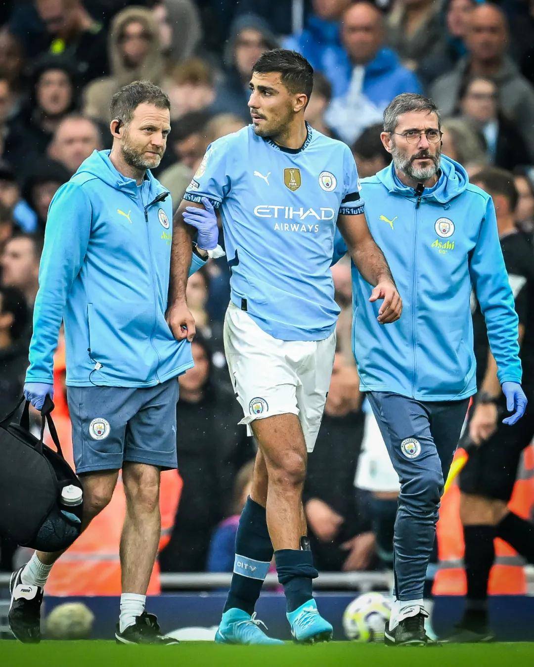 英媒：帕杜称沃特金斯与埃梅里关系破裂，建议其冬窗离队（英媒：帕杜称沃特金斯与埃梅里闹僵，劝其冬窗转会离队）