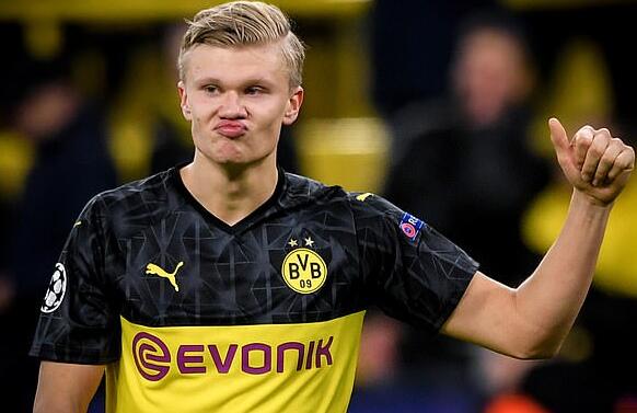 国足集训名单公布，两名新人首次入选引关注（中国男足集训名单出炉，两位新人首次入选引发关注）