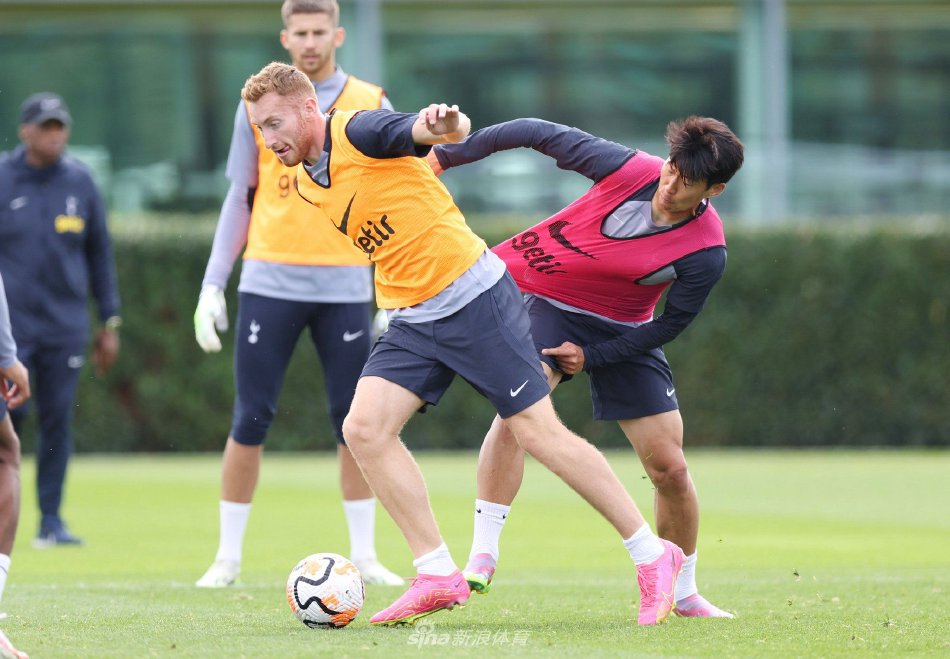 2026澳网亚太区外卡赛：中国香港选手黄泽林战胜印度选手晋级男单8强