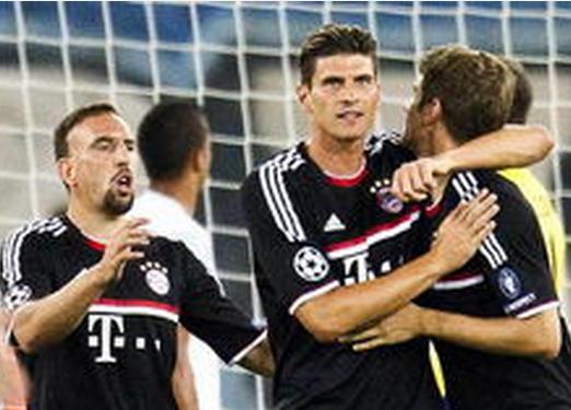 小孔塞桑被换下情绪激动不是因为斯帕莱蒂，是因摄影师险些绊倒他