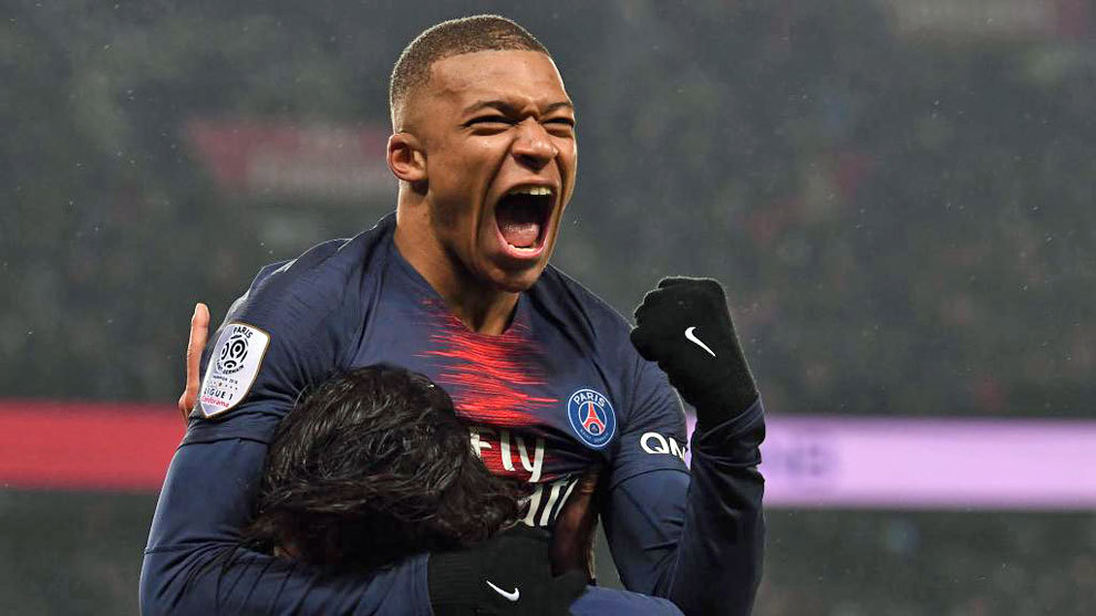 杜兰特远投三分命中，全场欢呼