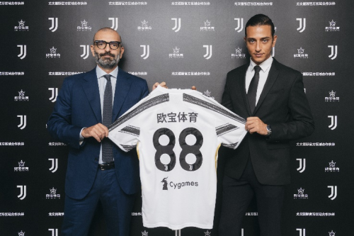 2025／26赛季英超：1亿欧炸裂报价！曼联要从皇马抢走巴尔韦德（英超2025／26：曼联砸1亿欧强挖皇马中场巴尔韦德）