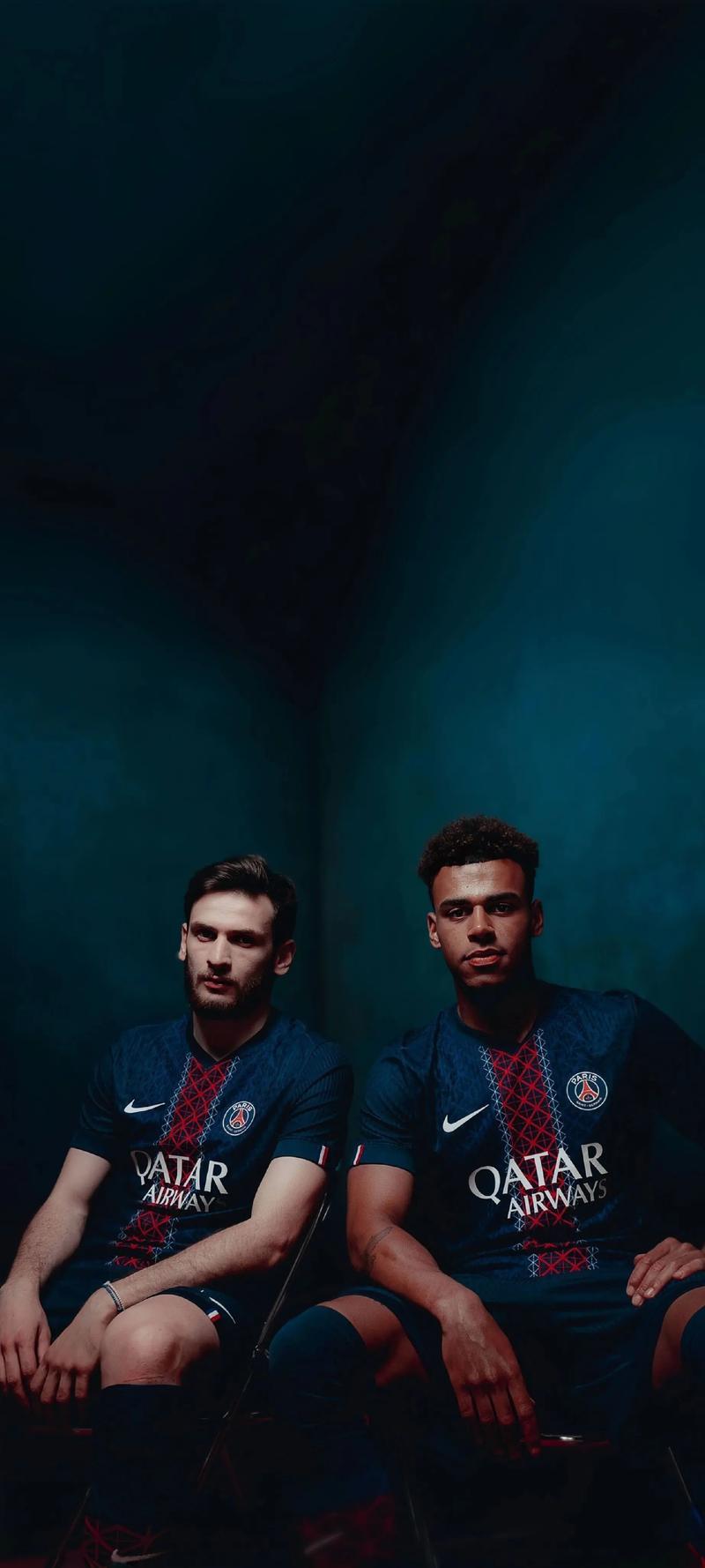 曼联本赛季在劫富济贫中表现突出，对阵强队全胜，但中下游球队难求一胜，有望争夺欧冠资格。（曼联本季劫富济贫显著：强强对话全胜，打弱旅难求一胜，欧冠席位在望）