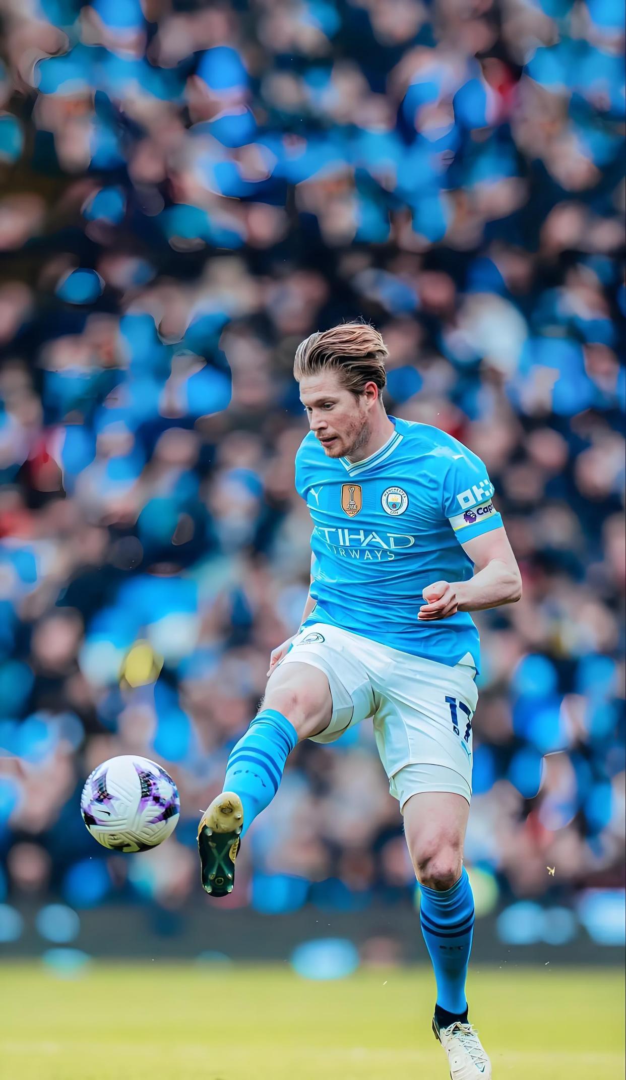 巴萨梅西进球破纪录欧冠历史时刻（梅西一球改写纪录，巴萨欧冠定格历史瞬间）