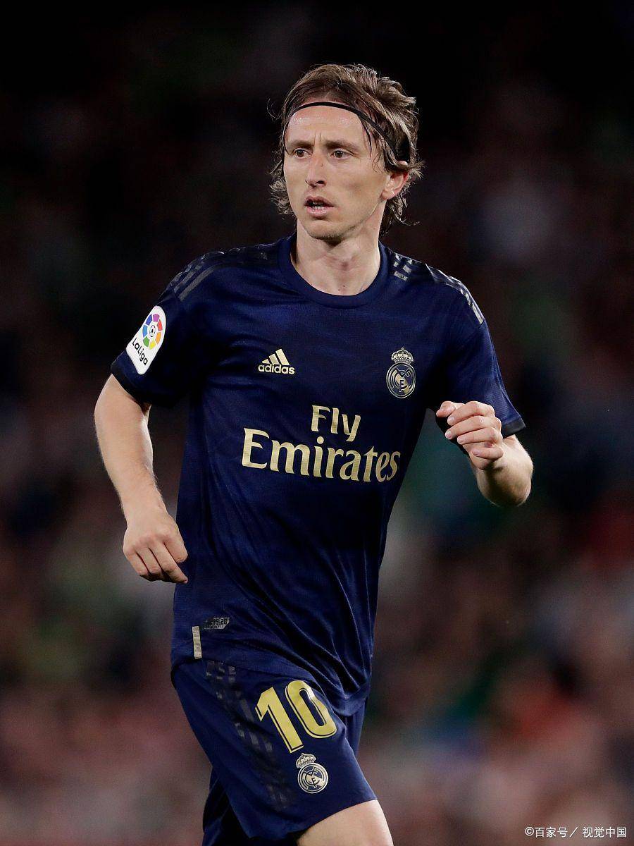 国足大换血！邵佳一破格提拔3大新星， 球迷：比归化球员强多了！（国足阵容洗牌！邵佳一火线起用三名新星，球迷称：实力全面压过归化球员）