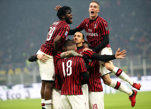 安切洛蒂：贝林厄姆风格像卡卡，他很聪明总能出现在关键位置（安切洛蒂赞贝林厄姆：风格近卡卡，聪明跑位常现关键位置）