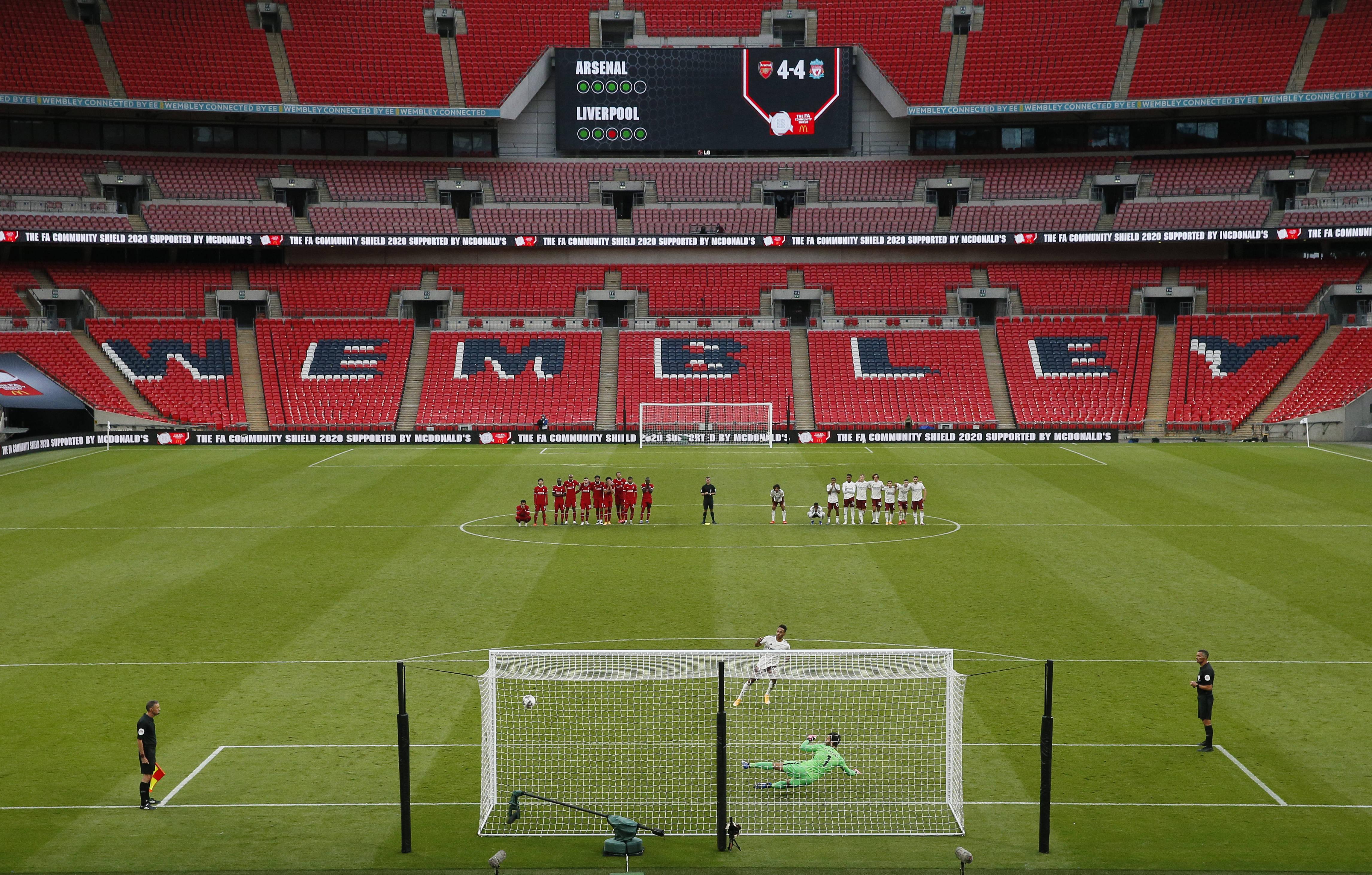 德甲半场：卡尔、奥利塞互送传射，拜仁暂2-2弗赖堡（德甲半场战报：卡尔与奥利塞互相传射，拜仁暂与弗赖堡2比2）