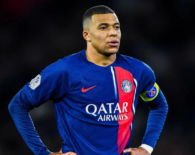 记者：阿贝洛亚在穆帅时代曾出卖多位队友，他是老佛爷的宠儿（记者称：穆帅时期阿贝洛亚曾出卖多位队友，深受老佛爷偏爱）