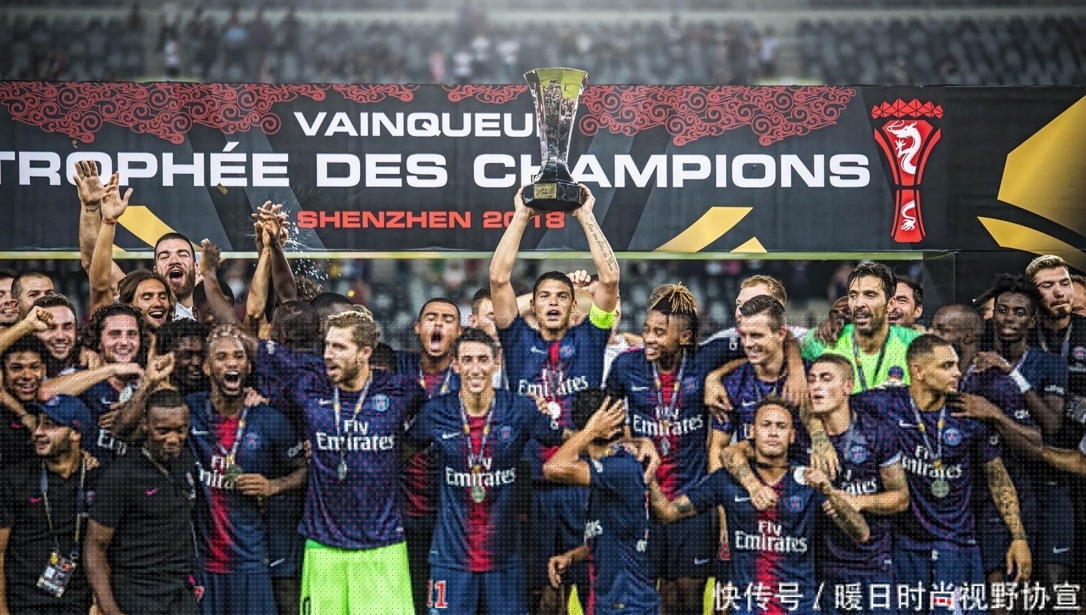 意甲风云再起！国际米兰4-0横扫科莫，齐沃战术大胜法布雷加斯夺榜首（意甲再起波澜：国米4-0击溃科莫，齐沃战术完胜法布雷加斯登顶榜首）