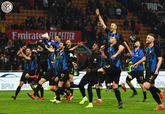 利物浦、曼城和热刺竞逐安托万·塞梅尼奥：英超转会市场的焦点（安托万·塞梅尼奥成英超转会焦点：利物浦、曼城与热刺上演争夺战）