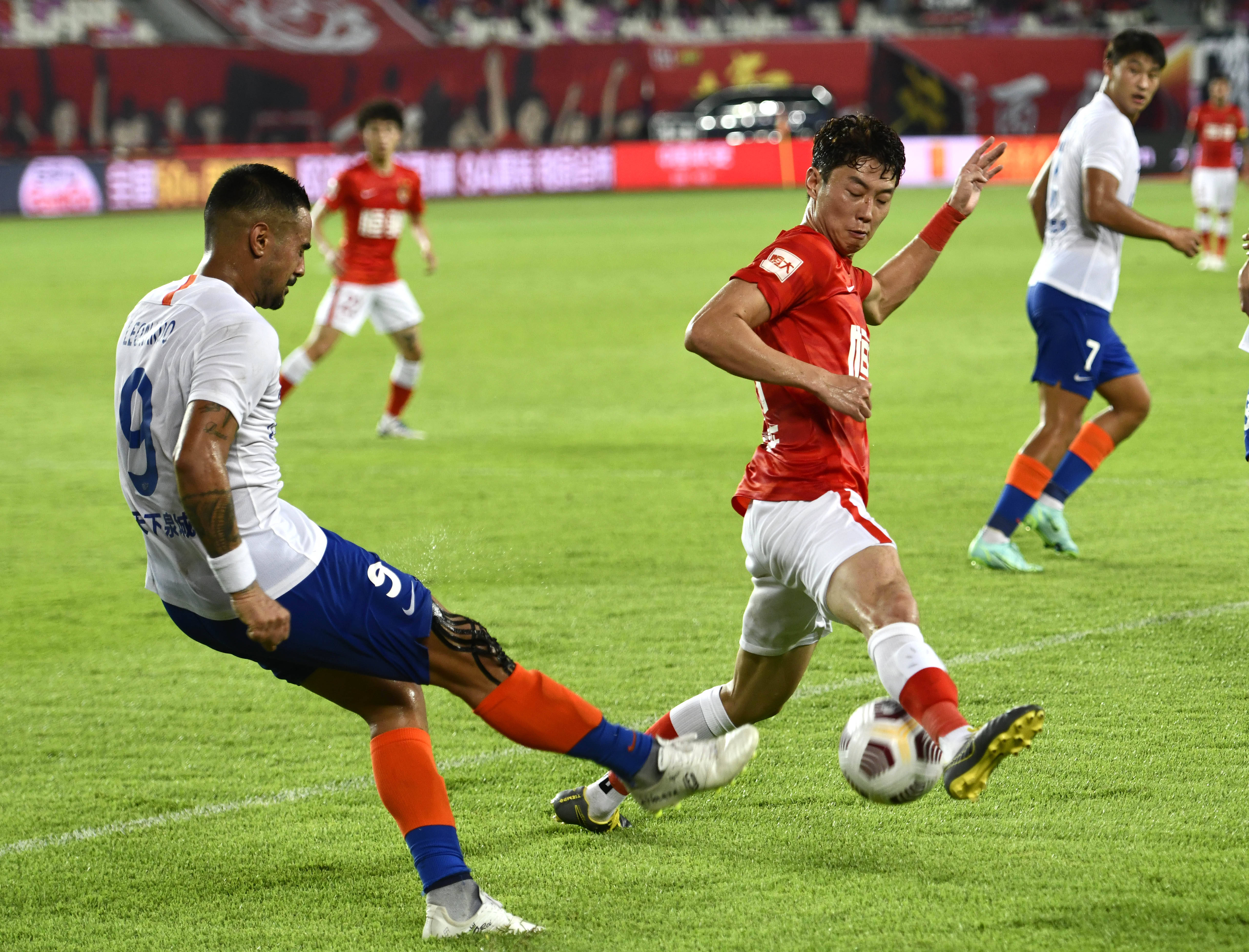 姆巴佩状态回暖连续4场破门 源于一个小改变……（姆巴佩重拾火力 连续4场破门只因一个小调整）