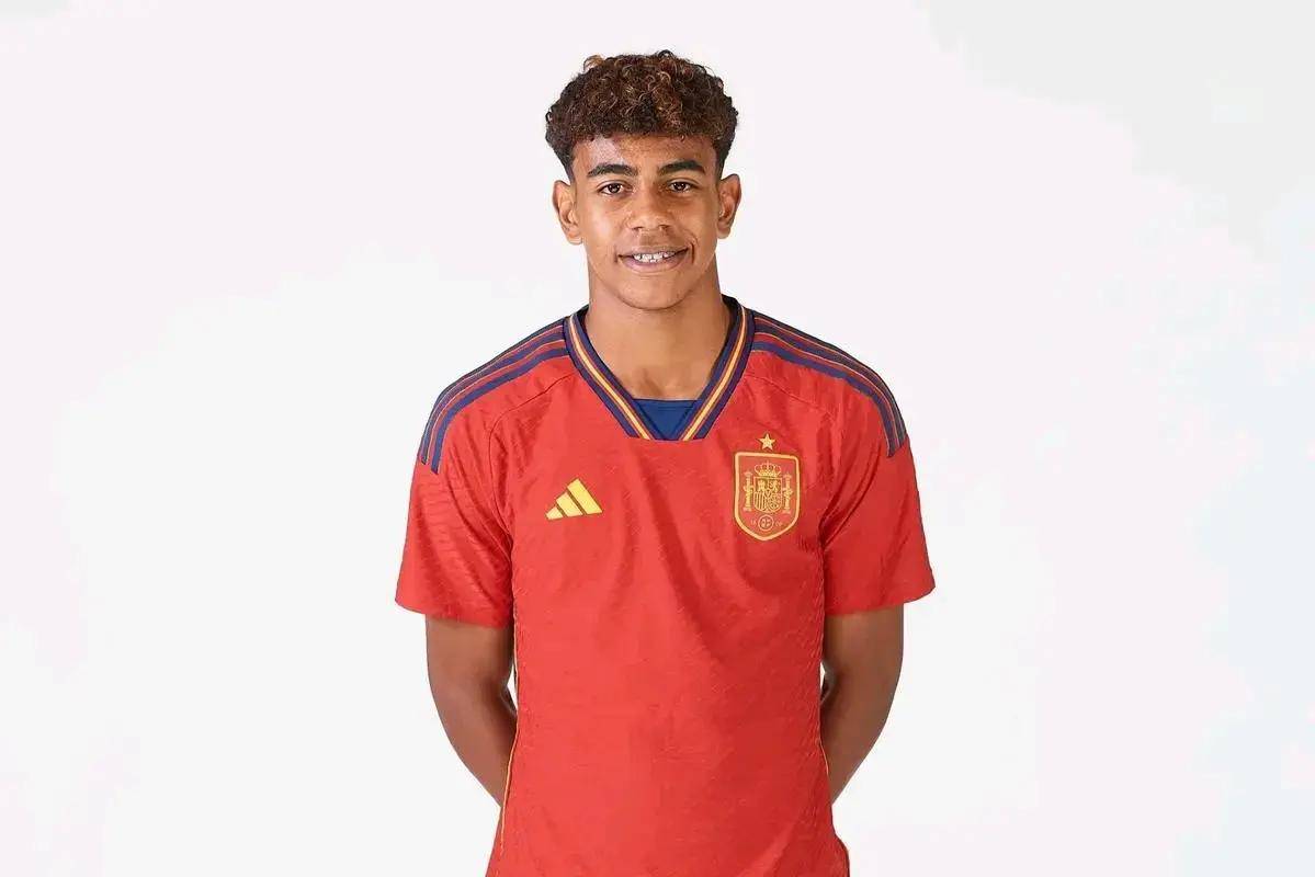 罗马诺：米兰和戴维没接触，球员经纪人否认所有冬窗离队传闻