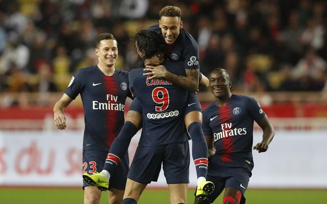 狙击蝴蝶啥时候能播到这儿，当时路透周柯宇陈妍希亲的太对味儿了