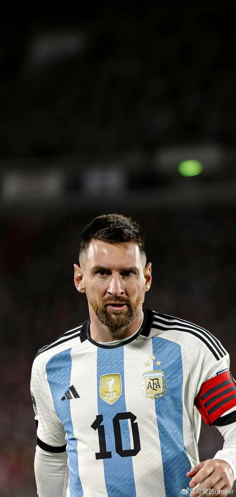 足球报：申花将利用今年最后两场亚冠来决定人员的去留（足球报：申花将以收官两场亚冠确定人员去留）